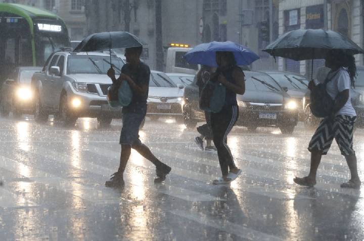 Defesa Civil alerta para chuvas fortes no estado de SP 