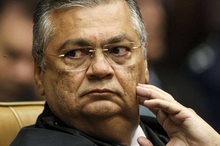 Dino manda PF apurar interferência externa no processo eleitoral