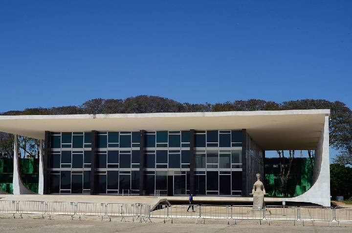 Fachin cobra manifestação da PGR sobre casos do INSS e Master