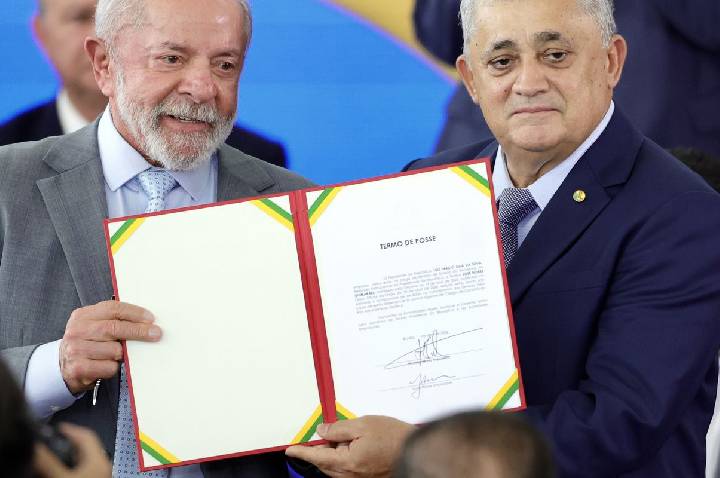 José Guimarães assume ministério e fala em 