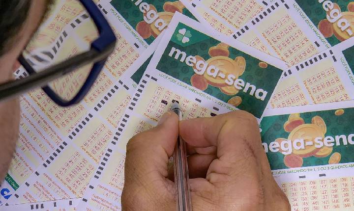 Mega-Sena acumula e prêmio principal vai para R$ 33 milhões