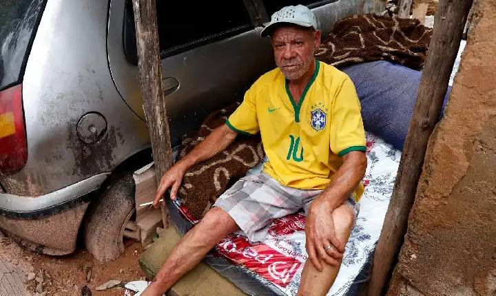 Morador de Juiz de Fora vive entre escombros de casa atingida por lama