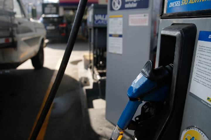 Subsídios à gasolina e ao diesel são ampliados após alta do petróleo