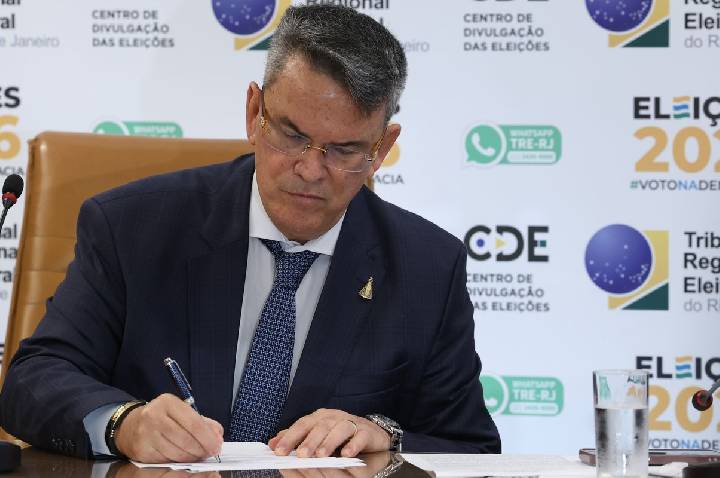 TRE-RJ decide pedir apoio de tropas federais para o segundo turno