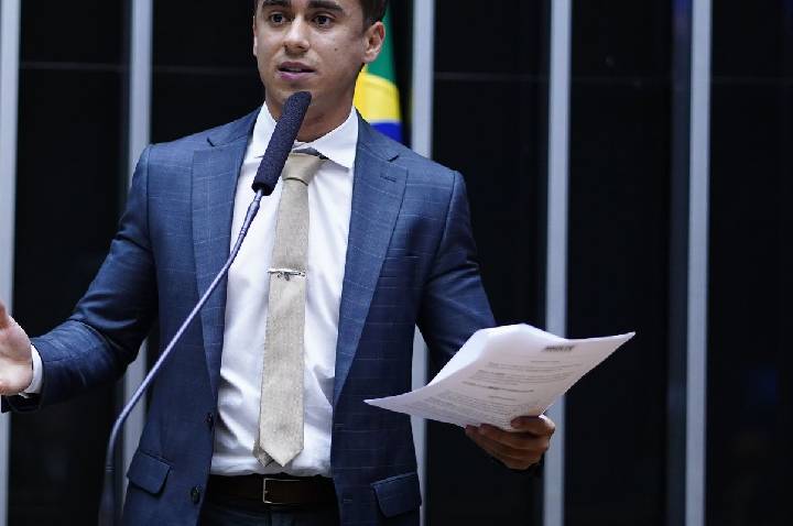 TSE manda Nikolas retirar postagem com desinformação sobre Lula 