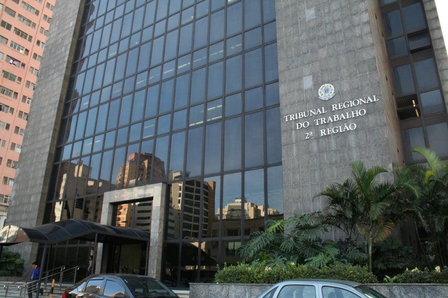 Justiça do Trabalho condena farmácia por racismo contra funcionária