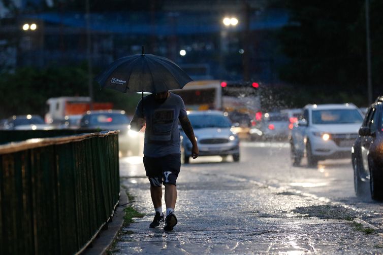 Chuvas e ventos causam estragos em diversos municípios paulistas