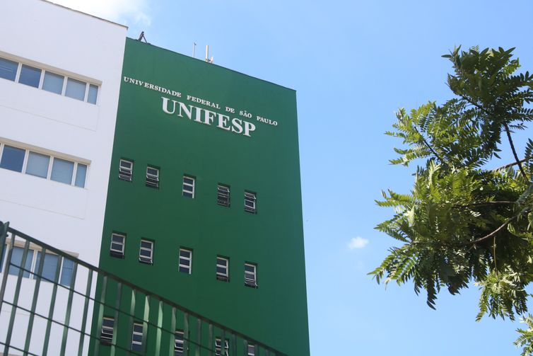 Polícia Federal faz operação em Santos contra ameaças à Unifesp