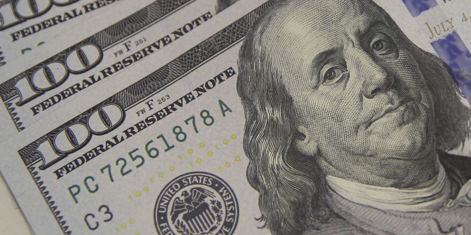 Dólar fecha em R$ 5,28 com preocupações sobre Oriente Médio